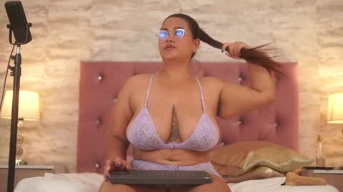 Snapshot of isabellmendez_ chatting on January 2025 11:24:02 PM IsabellMendez online show from January 2025 11:24:02 PM