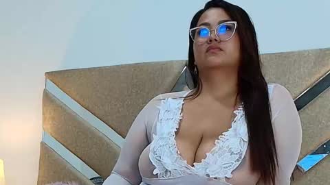 Snapshot of isabellmendez_ chatting on March 2025 10:21:02 PM IsabellMendez online show from March 2025 10:21:02 PM