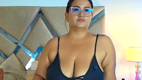 Snapshot of isabellmendez_ chatting on September 2025 06:52:02 PM IsabellMendez online show from September 2025 06:52:02 PM