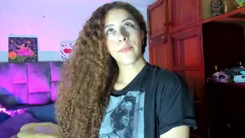 Isabela  online show from October 2025 12:55:01 AM
