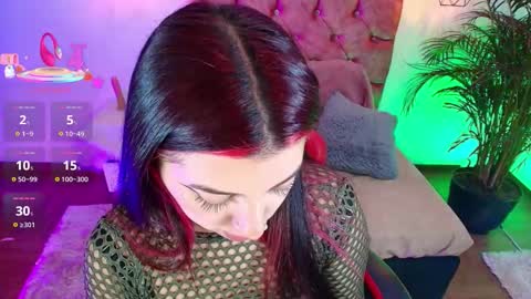isara_ online show from October 2025 11:07:02 AM