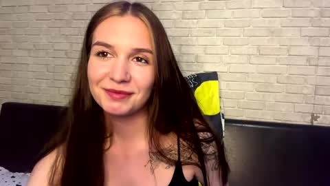 Snapshot of isarayner chatting on May 2026 05:52:01 PM Vita online show from May 2026 05:52:01 PM