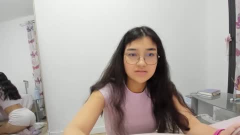 Snapshot of isasuarezzzz chatting on March 2026 06:15:02 PM Isa Suarez online show from March 2026 06:15:02 PM