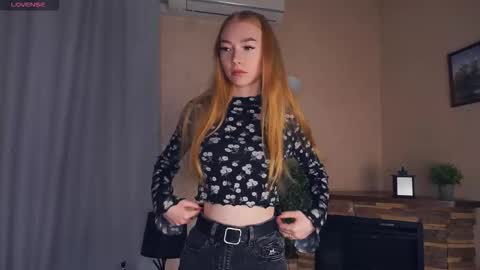 Snapshot of isauralindamood chatting on December 2025 07:25:01 AM Ramonita online show from December 2025 07:25:01 AM