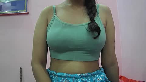 ishika_singh_ online show from October 2025 01:28:02 AM