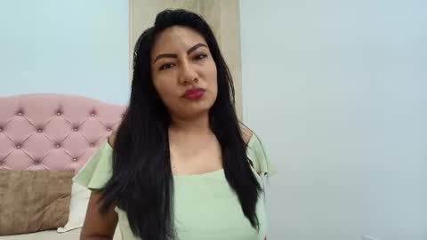 Isis Choi online show from December 2025 07:21:02 PM