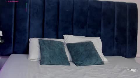 Isis Larah online show from January 2026 11:48:02 AM