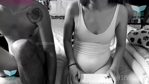 Isis SUN online show from November 2025 03:33:02 PM