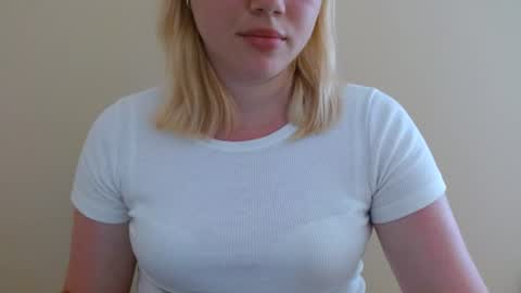 Snapshot of isla00 chatting on June 2026 06:07:01 AM Isla online show from June 2026 06:07:01 AM