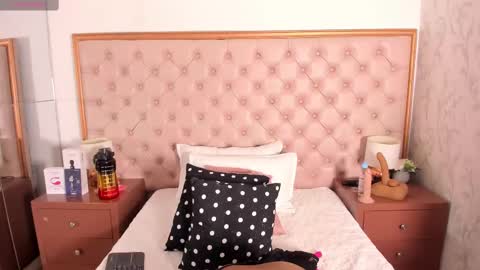 Vanessa online show from March 2025 05:33:02 PM