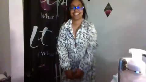Snapshot of islothonit chatting on April 2026 10:44:02 PM Sharice online show from April 2026 10:44:02 PM