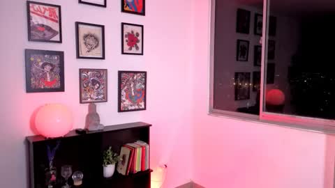 Julyane online show from November 2025 12:32:02 AM