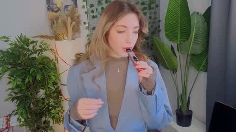 Snapshot of isobelsteinger chatting on February 2026 06:19:02 AM Emilia online show from February 2026 06:19:02 AM