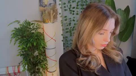 Snapshot of isobelsteinger chatting on February 2026 06:18:02 AM Emilia online show from February 2026 06:18:02 AM