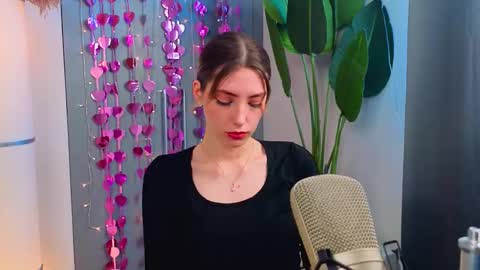 Snapshot of isobelsteinger chatting on February 2026 08:16:02 AM Emilia online show from February 2026 08:16:02 AM