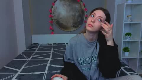 Snapshot of isobelsteinger chatting on February 2026 07:18:02 AM Emilia online show from February 2026 07:18:02 AM