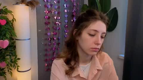 Snapshot of isobelsteinger chatting on February 2026 06:03:01 AM Emilia online show from February 2026 06:03:01 AM