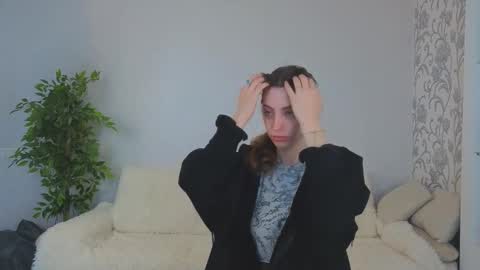 Snapshot of isobelsteinger chatting on March 2026 07:25:02 AM Emilia online show from March 2026 07:25:02 AM