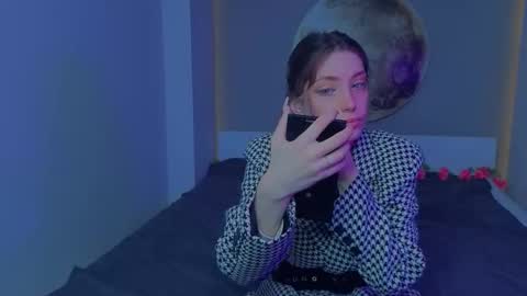 Snapshot of isobelsteinger chatting on March 2026 06:42:01 AM Emilia online show from March 2026 06:42:01 AM