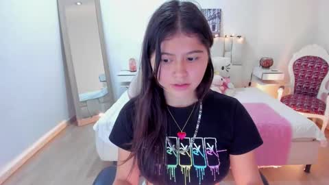 Snapshot of issa_loren chatting on November 2025 07:15:01 PM Issa online show from November 2025 07:15:01 PM