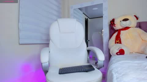 Isa  online show from January 2025 02:18:01 AM