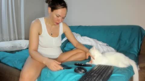 Issabelle online show from December 2025 06:21:01 AM