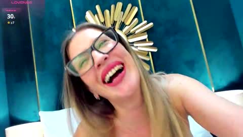 Issabel online show from March 2026 01:37:01 PM