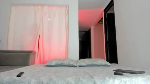 Isabella  online show from February 2026 06:37:02 PM