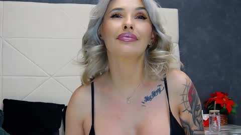 IssaSmyth online show from January 2026 04:09:02 PM