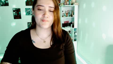 Yiz online show from December 2024 04:57:01 AM