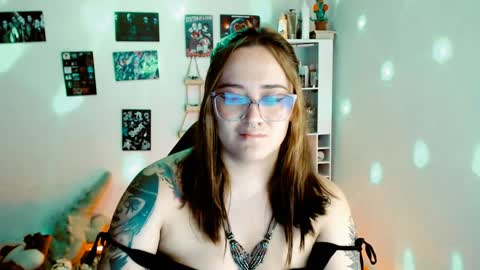 Yiz online show from February 2025 05:18:02 AM