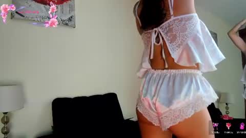 Snapshot of its__angelica_ chatting on June 2026 06:45:01 PM Angelica online show from June 2026 06:45:01 PM