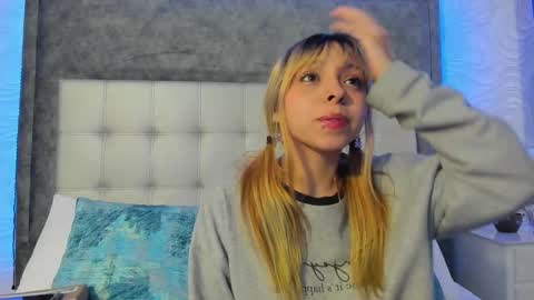 Snapshot of its_bibi chatting on November 2025 02:12:02 AM its_bibi online show from November 2025 02:12:02 AM