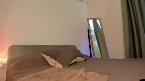 Isabella online show from April 2026 10:43:01 AM