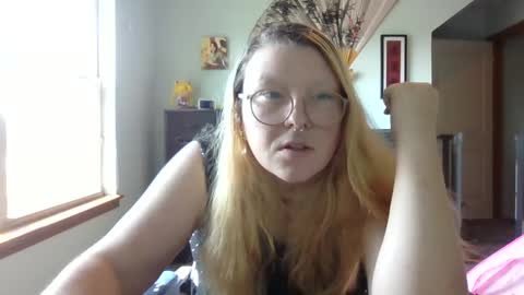 Snapshot of itsglitch222 chatting on September 2025 09:14:02 PM Itsglitchh222 online show from September 2025 09:14:02 PM