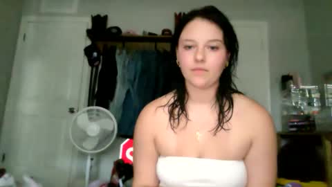 itsjustemmy online show from April 2026 07:20:01 PM