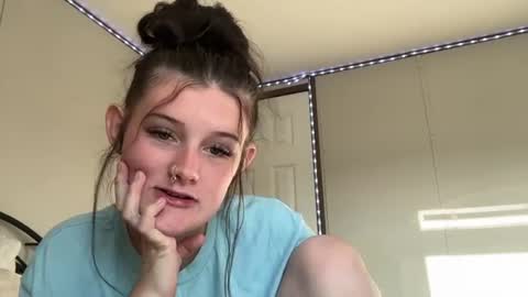 Snapshot of itskaylaaa chatting on June 2026 12:35:01 AM itsKaylaaa online show from June 2026 12:35:01 AM