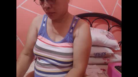 Snapshot of itsme_kitty chatting on May 2026 11:47:01 PM Kitty online show from May 2026 11:47:01 PM