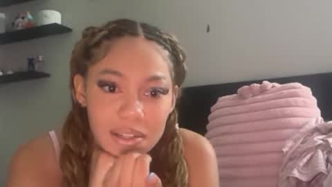 Snapshot of itsraevynfoxe chatting on May 2026 01:57:16 AM itsraevynfoxe online show from May 2026 01:57:16 AM