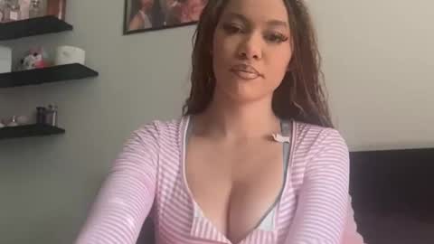 Snapshot of itsraevynfoxe chatting on May 2026 11:13:01 PM itsraevynfoxe online show from May 2026 11:13:01 PM