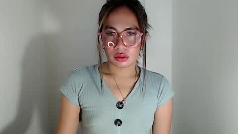 itsurgil_kloeh online show from November 2025 03:06:01 AM