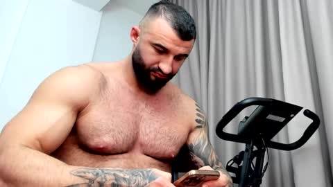 iustinmucle95 online show from December 2024 09:55:02 PM