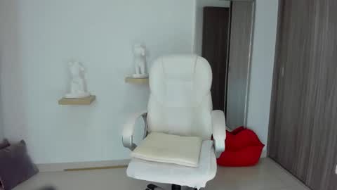 Snapshot of ivannasaenzcute chatting on February 2025 11:43:01 PM Ivanna online show from February 2025 11:43:01 PM