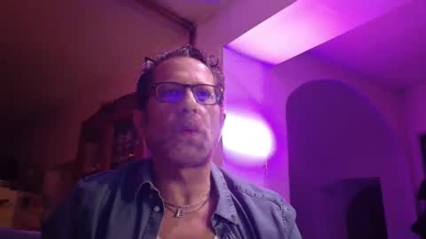 Snapshot of ivariello chatting on January 2026 08:55:01 PM yves online show from January 2026 08:55:01 PM