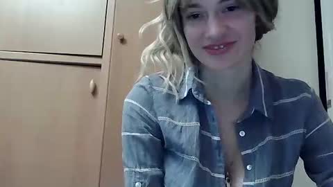 ivetta911 online show from December 2025 01:29:01 PM