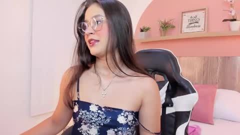 Snapshot of ivette_swan chatting on April 2026 07:37:01 PM I V E T T E online show from April 2026 07:37:01 PM