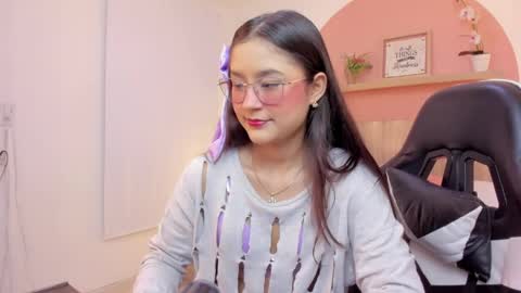 Snapshot of ivette_swan chatting on April 2026 08:01:02 PM I V E T T E online show from April 2026 08:01:02 PM