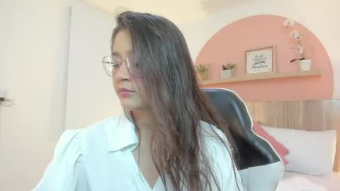 Snapshot of ivette_swan chatting on May 2026 07:08:02 PM I V E T T E online show from May 2026 07:08:02 PM