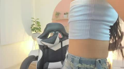 Snapshot of ivette_swan chatting on May 2026 07:12:01 PM I V E T T E online show from May 2026 07:12:01 PM