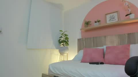 Snapshot of ivette_swan chatting on May 2026 07:42:02 PM I V E T T E online show from May 2026 07:42:02 PM
